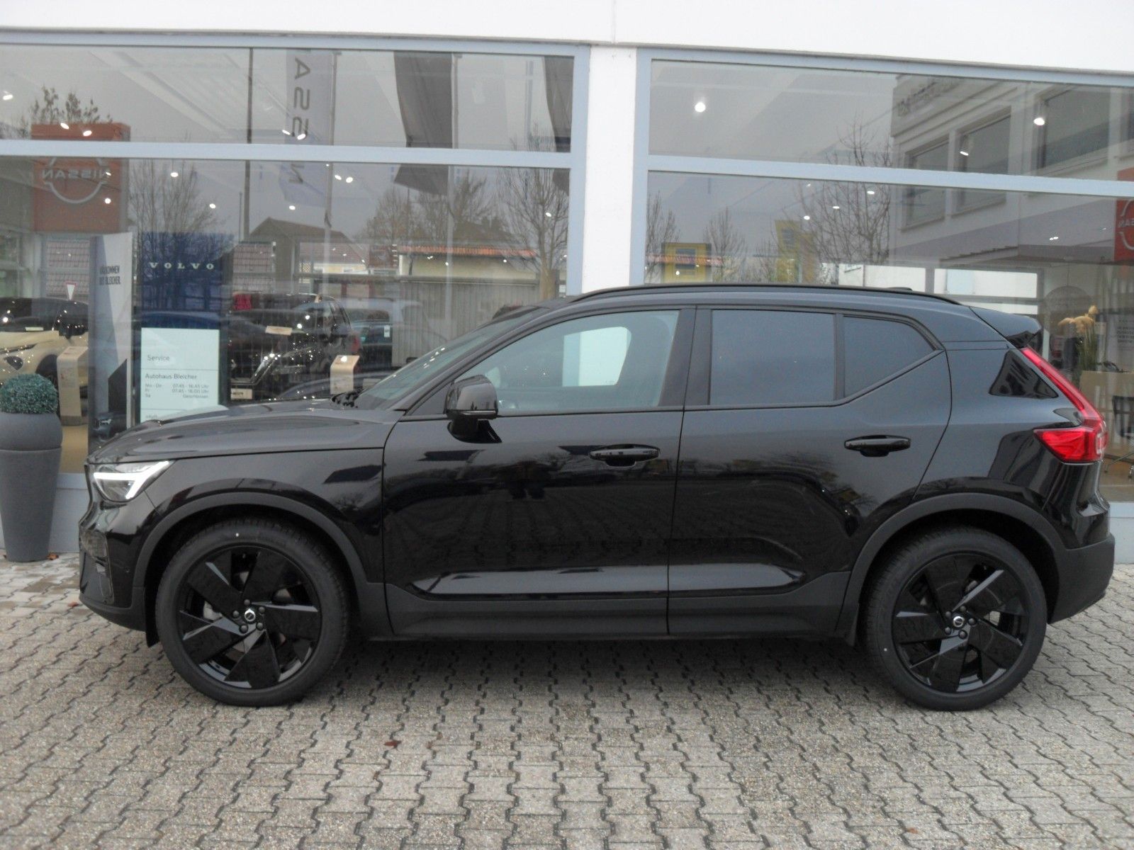 Fahrzeugabbildung Volvo XC40 B4 Plus Black Edition | 360° | Pamora.