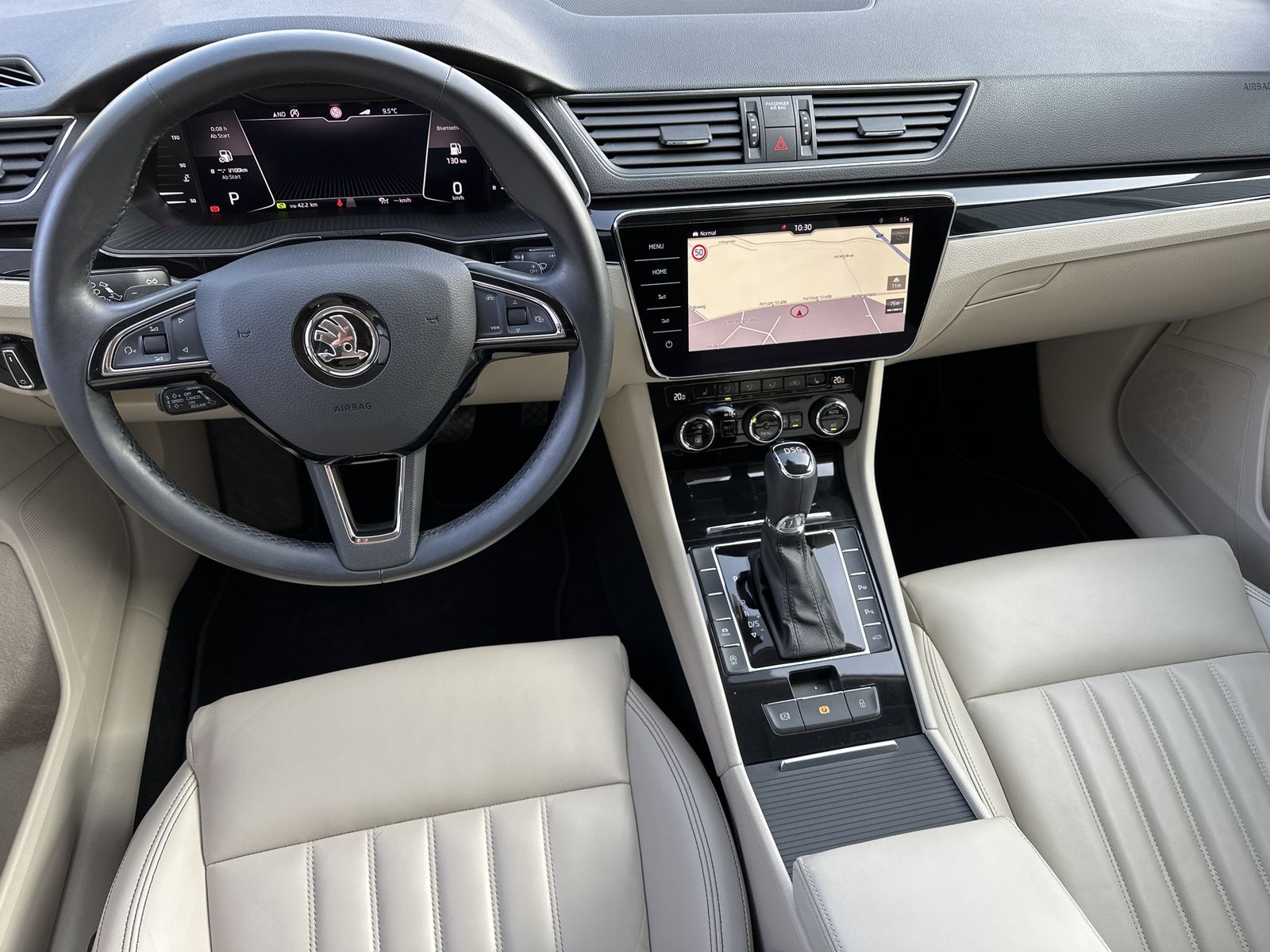 Fahrzeugabbildung SKODA Superb Combi 1.5 TSI DSG L&K NAV+LED+VCOCK+ACC