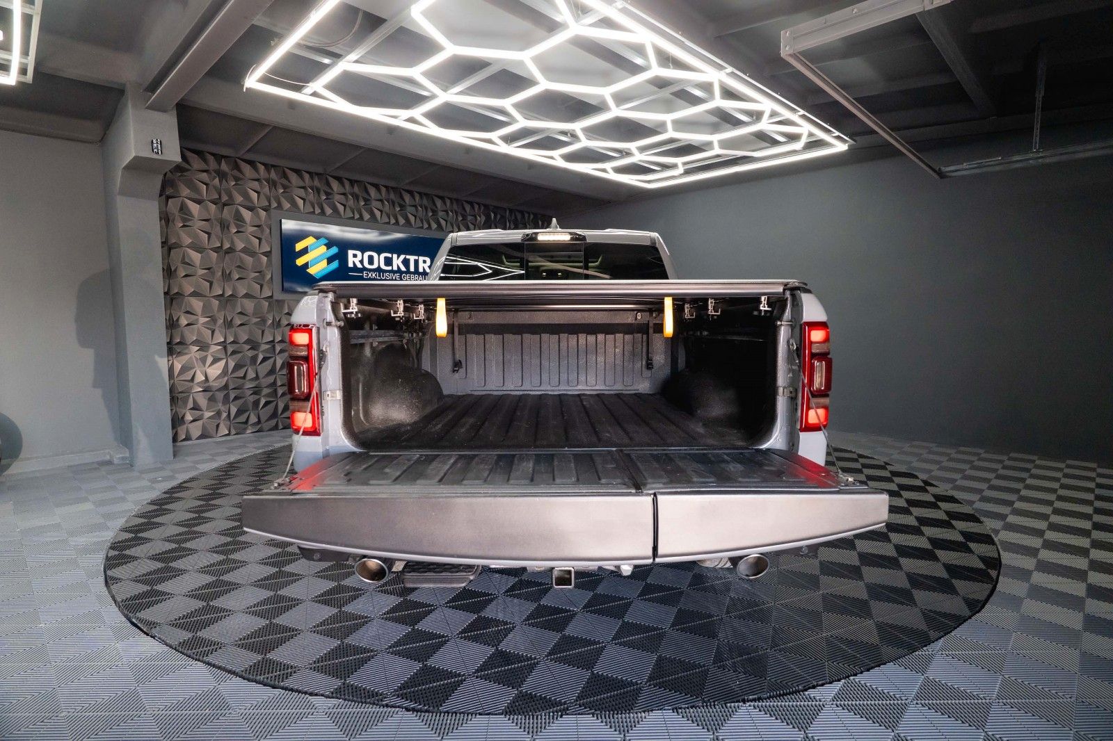 Fahrzeugabbildung Dodge RAM 5.7 V8 HEMI 4x4 LIMITED 10TH ANNIVERSARY ACC