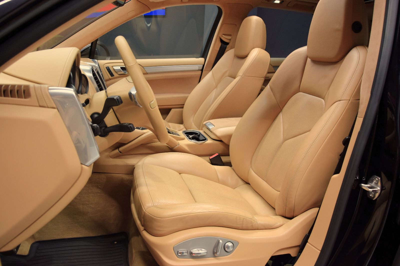 Fahrzeugabbildung Porsche Cayenne GTS PDLS+ Chrono BOSE Pano *Luft Kamera