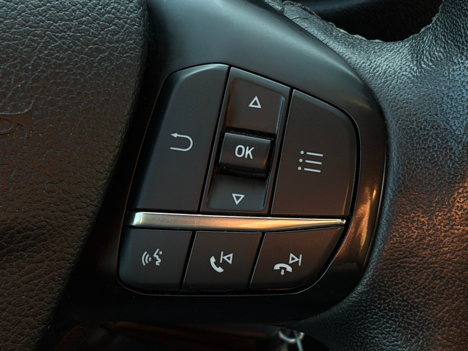 Fahrzeugabbildung Ford Transit Custom Kasten 340 L1 Trend Auto. StHz