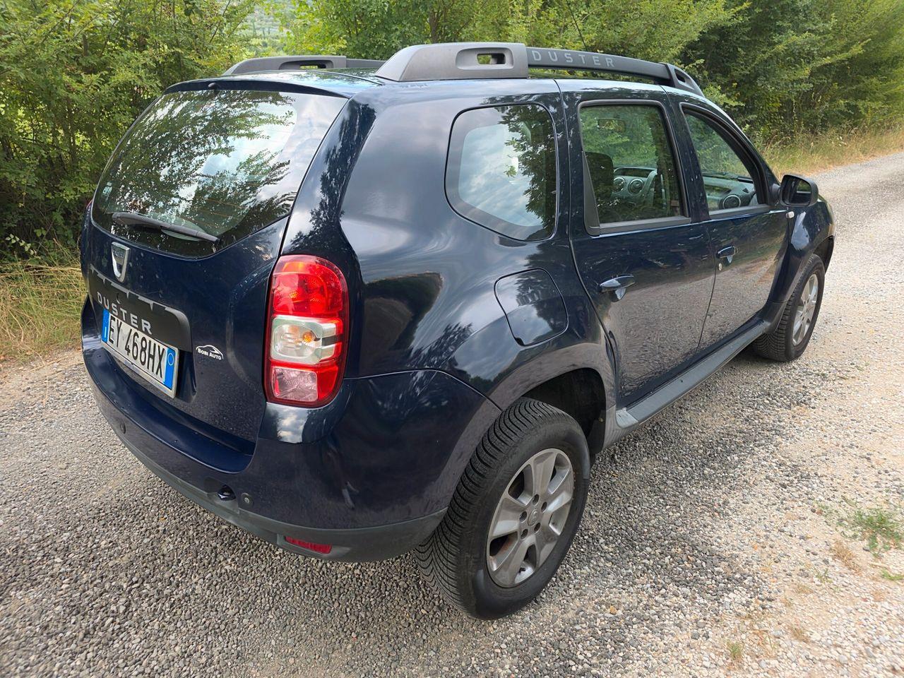 Dacia Duster 2015 — rear view