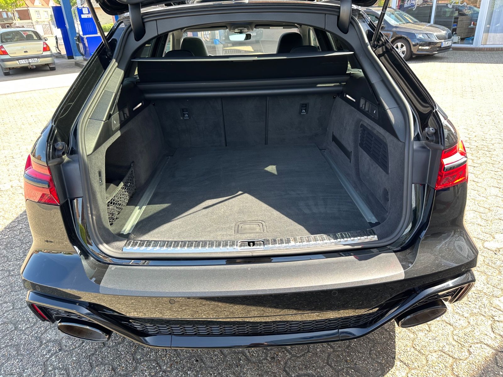 Fahrzeugabbildung Audi RS6  Avant 4.0 TFSI quattro Pano/AHK/STHZ/8-fach