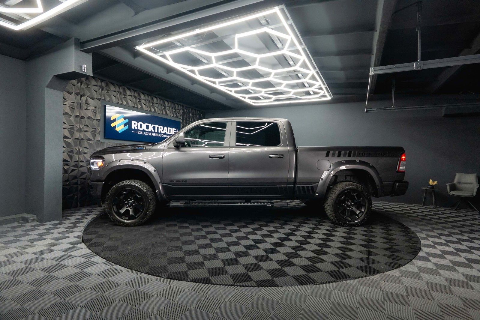 Fahrzeugabbildung Dodge RAM 5.7 V8 HEMI 4x4 OFFROAD LONGBED AXLE LOCK