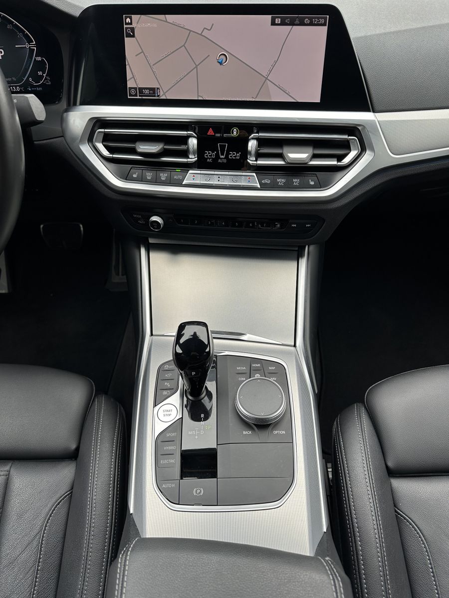 Fahrzeugabbildung BMW 330e xDrive M-Sport NAV+LASER+360°+HEAD-UP+19ZO