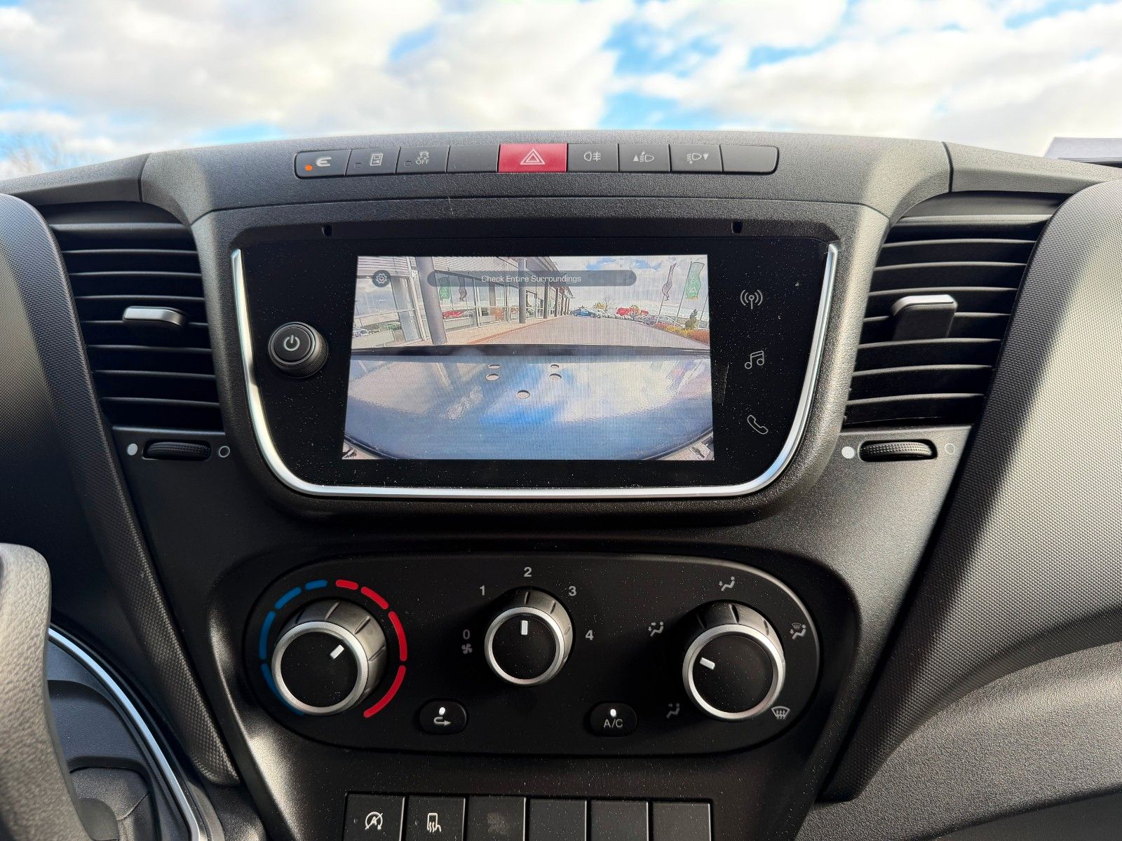 Fahrzeugabbildung Iveco Daily 35S14 A8*R3.450mm*Automatik*Kamera*3Sitze*