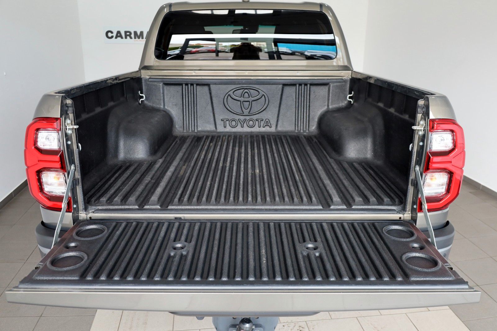 Fahrzeugabbildung Toyota Hilux 2.8 D-4D 4x4 Invincible,DOKA,Leder,ACC,AHK