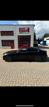 BMW 320d M Sport Automatik| 8-fachbereift + Felgen - : Schwarz, Felge