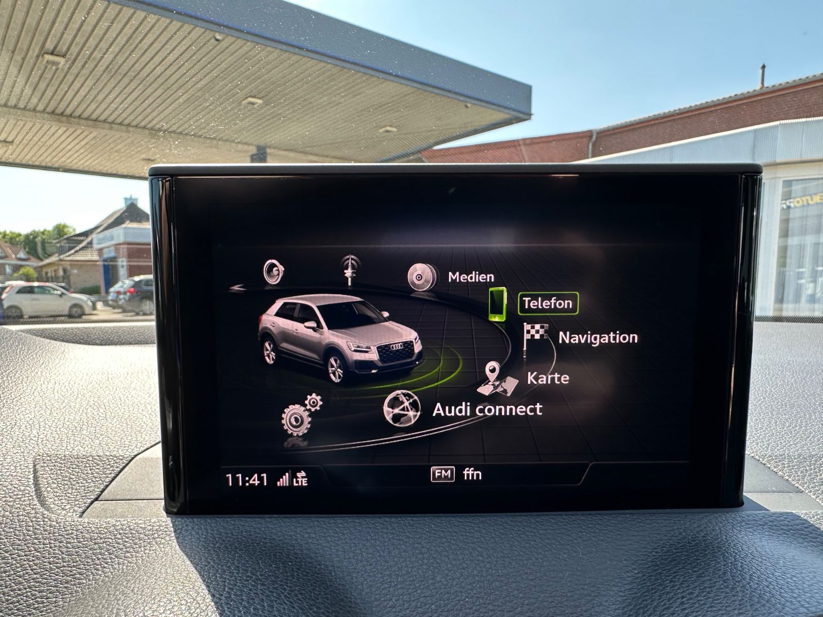 Fahrzeugabbildung Audi Q2 1.0 TFSI sport ultra Navi/GRA/SHZG/Einparkh