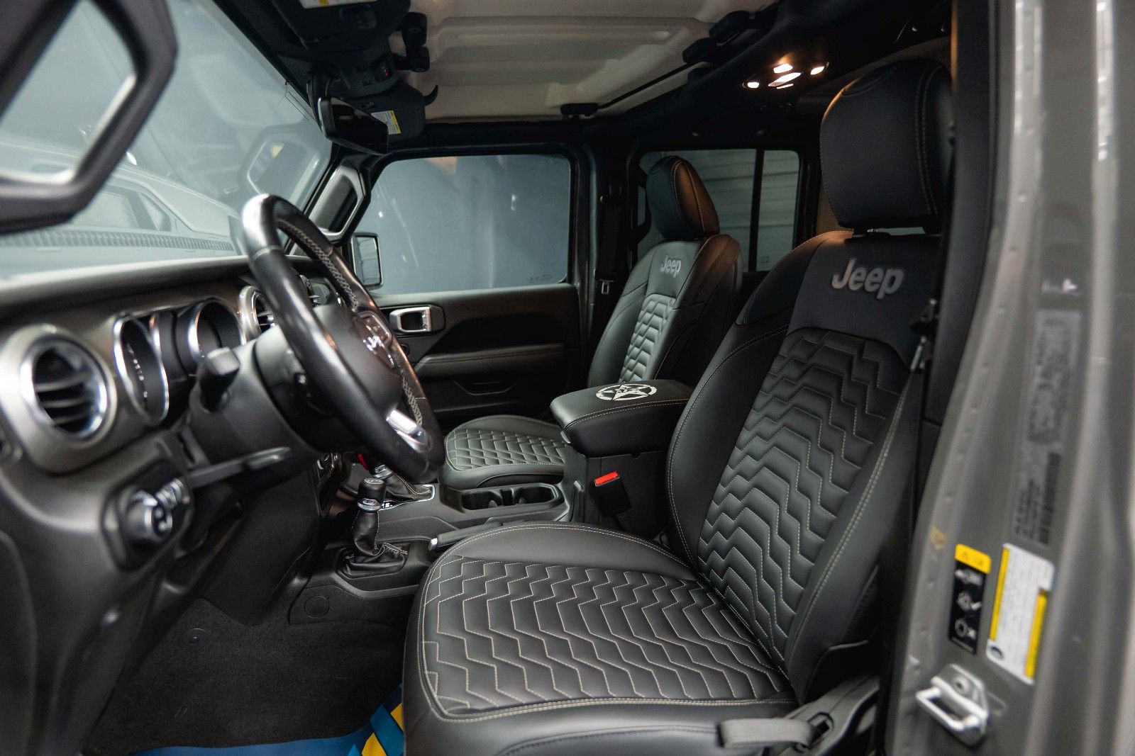 Fahrzeugabbildung Jeep Wrangler 2.0 T UNLIMITED SAHARA OFFROAD 4x4 LED
