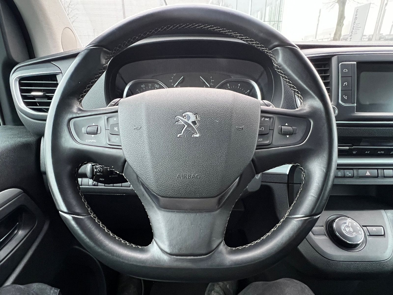 Fahrzeugabbildung Peugeot Traveller Business VIP L2 7-SITZER ABSOLUT VOLL