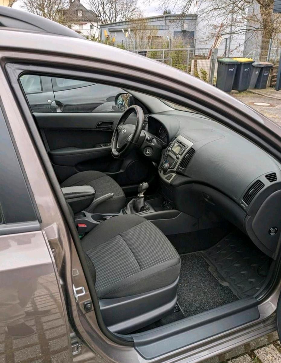 Hyundai i30 2012 — engine 116 HP (85kW)