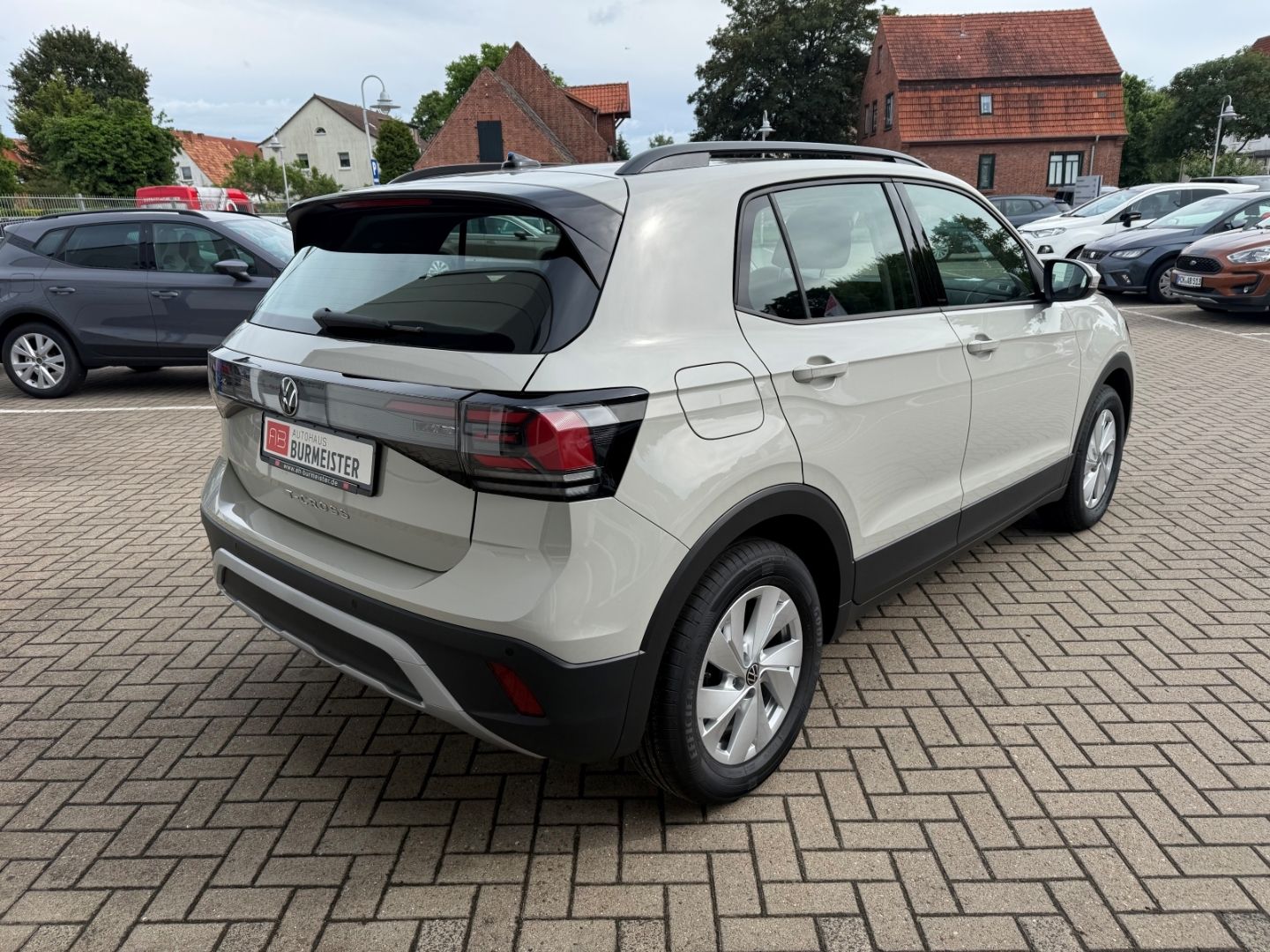 Fahrzeugabbildung Volkswagen T-Cross 1.0 TSI 70 kW Life Digitales Cockpit LED