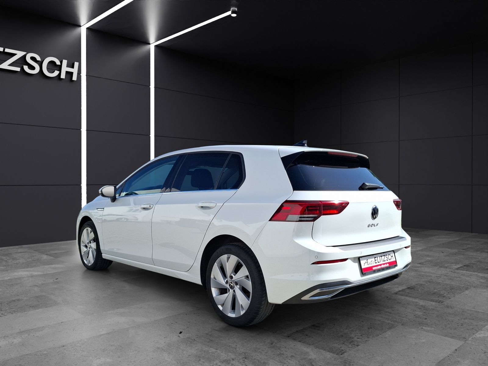 Fahrzeugabbildung Volkswagen Golf VIII TSI Style LEDplus Navi AID ACC RFK SH