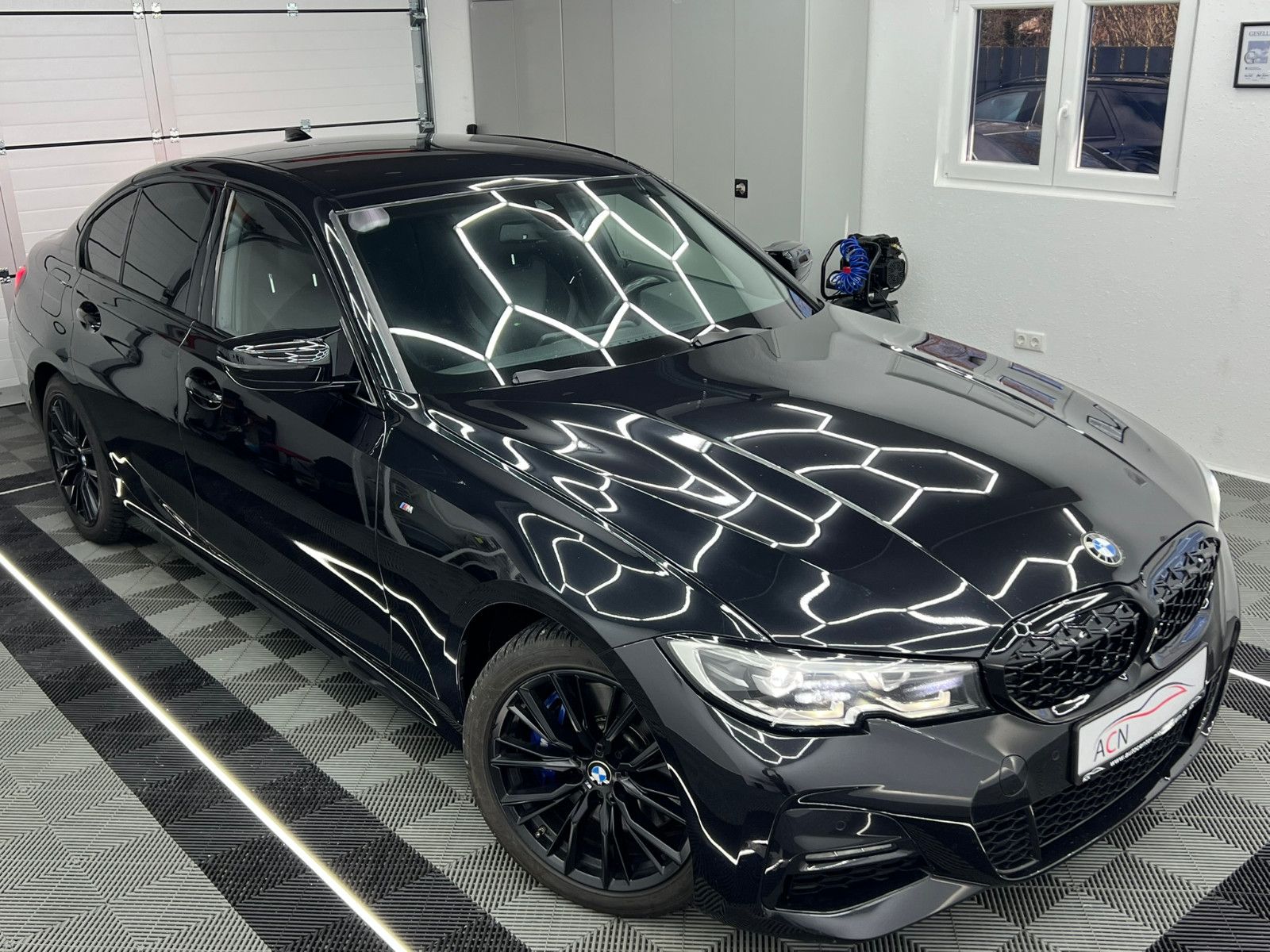 Fahrzeugabbildung BMW 330i xDrive M-SPORT/LIVE COC/HiFi/DEUTSCH