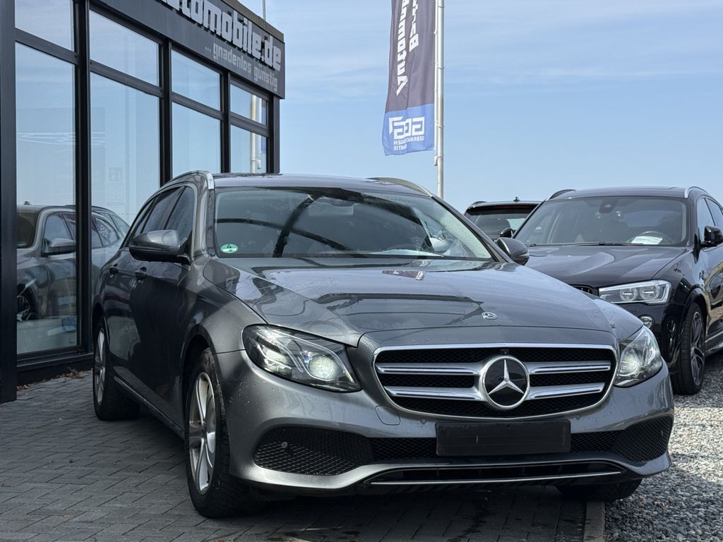 MERCEDES-BENZ E 220 d, 1 Hand, Leder, Schiebedach, 360°, MwSt