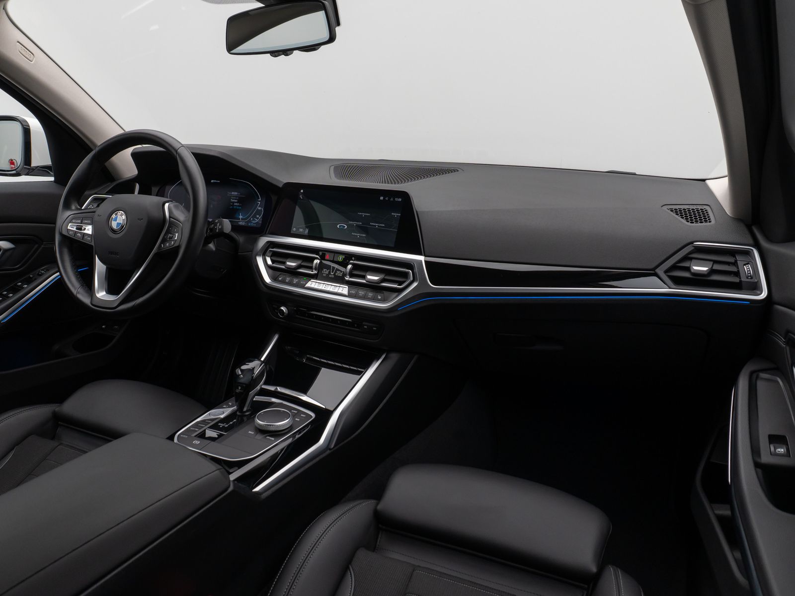 Fahrzeugabbildung BMW 330e xD Sport Line Kamera DAB Stop&Go Alarm LED
