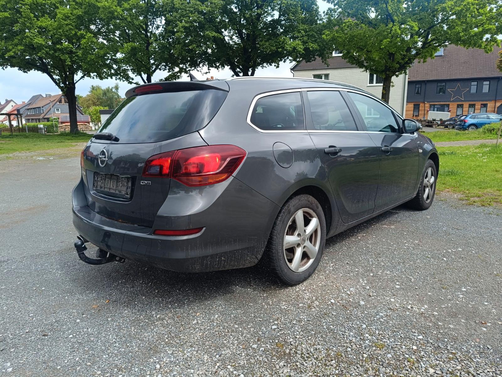 Opel Astra 2012 — photo 5