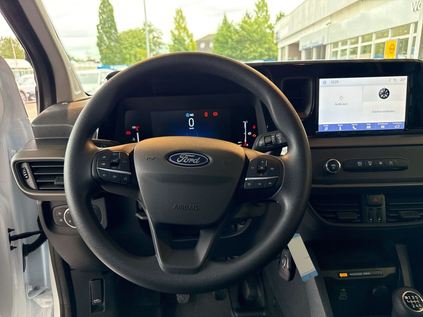 Fahrzeugabbildung Ford Transit Courier Trend Apple CarPlay Android Auto