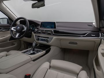 Fahrzeugabbildung BMW 750i xD M Sport 360°Laser Glasdach HUD DAB H/K