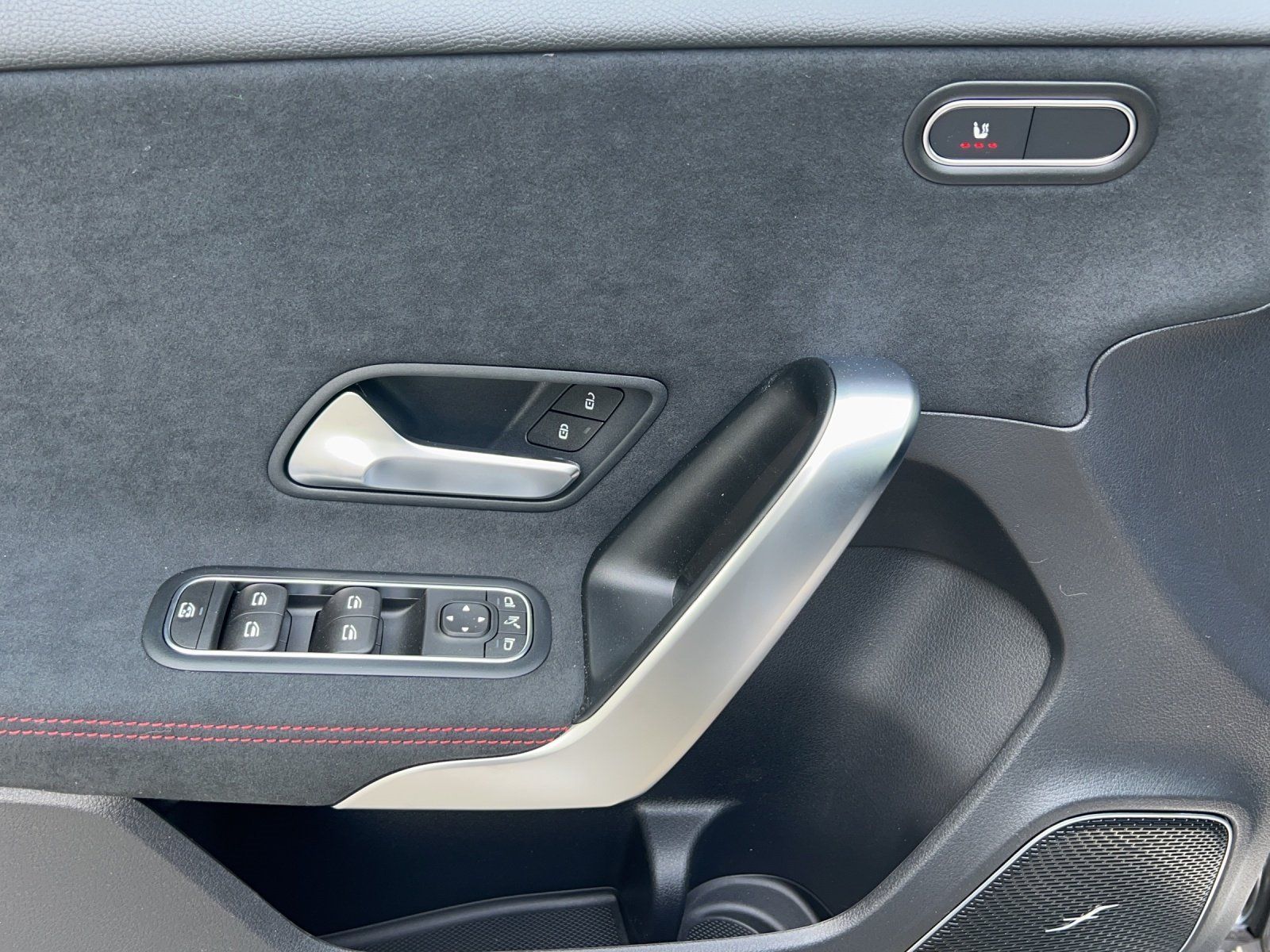 Fahrzeugabbildung Mercedes-Benz A 220d AMG KeyGO PANO Burme LED Night TOTWINKEL