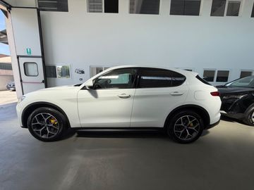 Alfa-Romeo Stelvio - 4