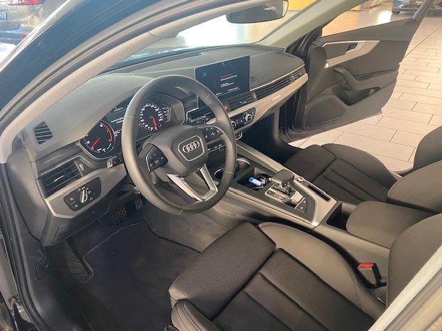 Fahrzeugabbildung Audi A4 Avant 40 TFSI QUATTRO NAVI/LED/KAMERA/SHZ/AHK