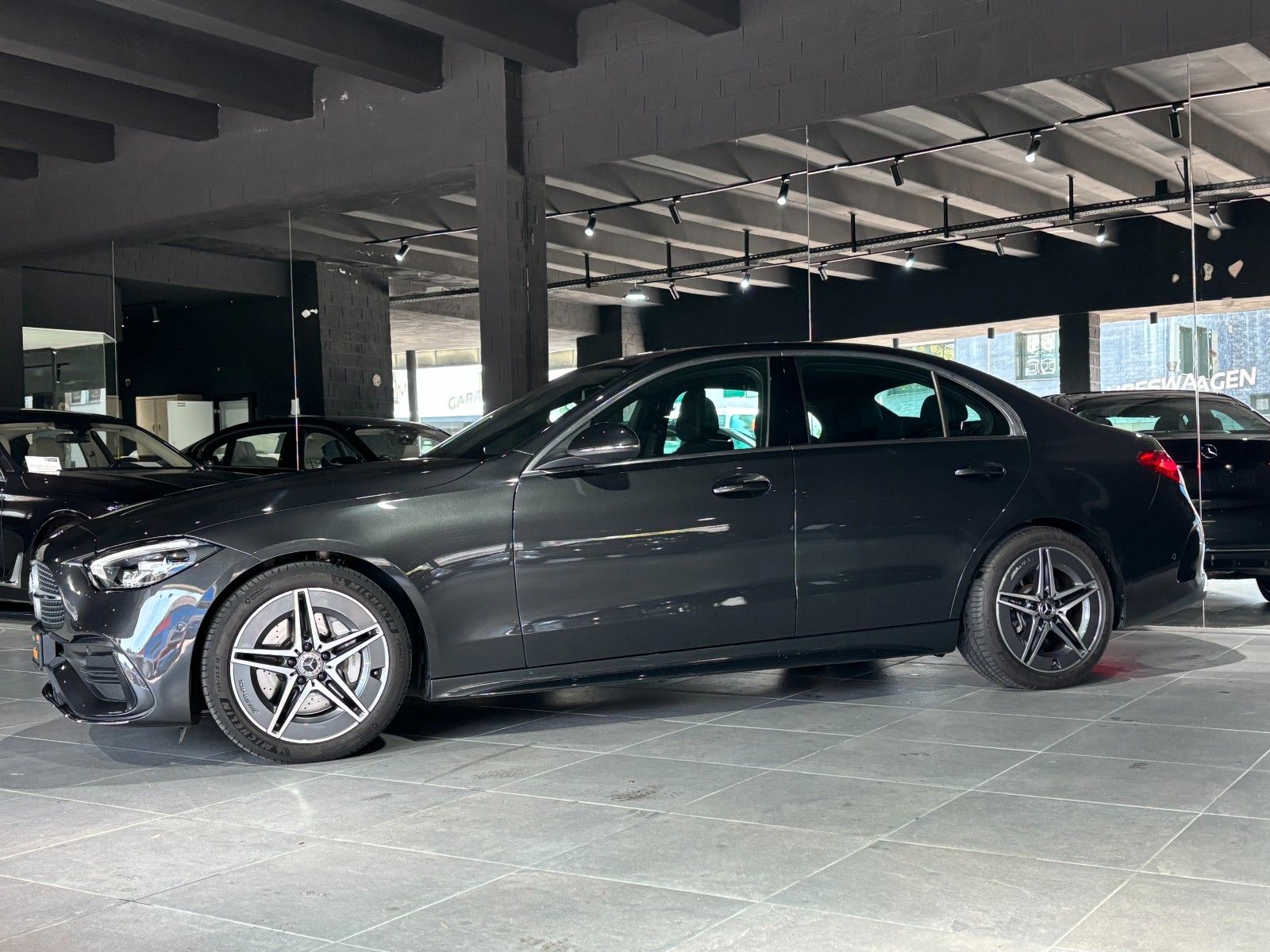 Fahrzeugabbildung Mercedes-Benz C 200 4Matic///AMG LINE//AMBIENTE/KAMERA/CARBON/