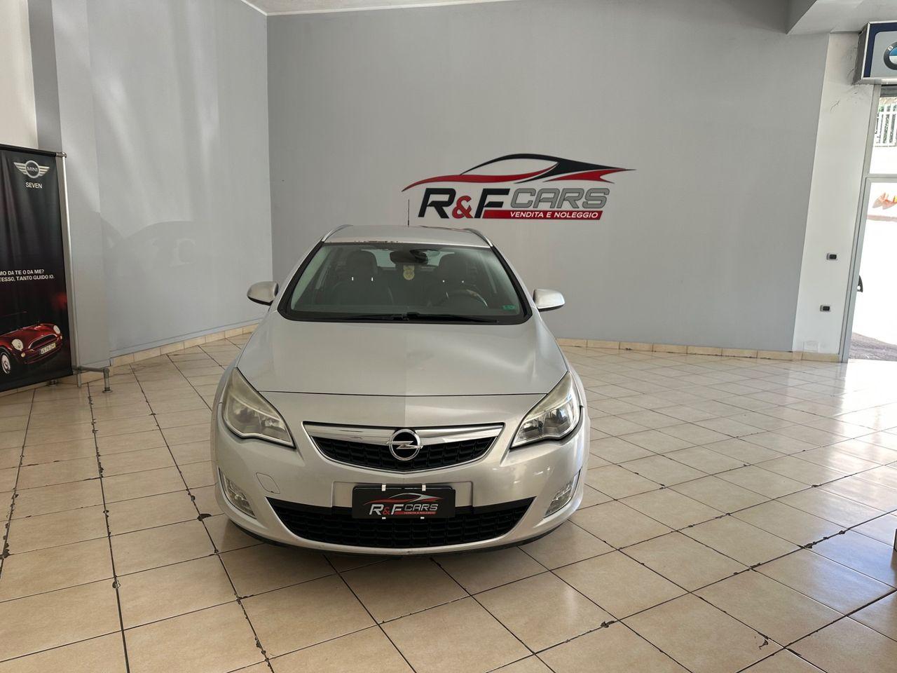 Opel Astra 2012 — rear view