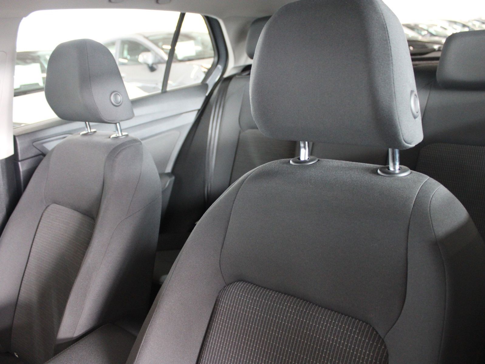Fahrzeugabbildung Volkswagen Golf 1.0 TSI OPF LED PDC Allwetter WinterPaket