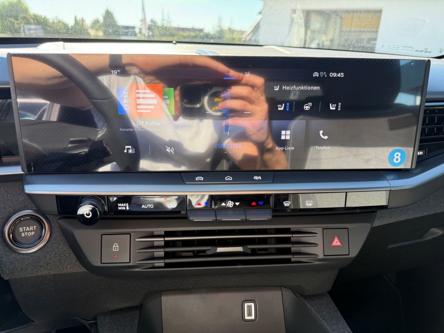 Fahrzeugabbildung Opel Grandland 1.6 Plug-in-Hybrid mit AHK+Allwetter