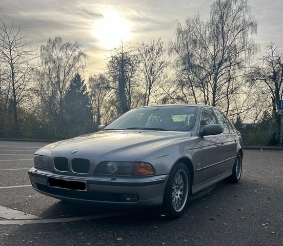 BMW 528i E39 | Leder, Xenon, PDC | VB 3.000