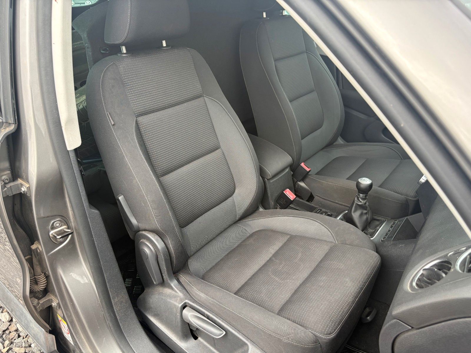 Fahrzeugabbildung Volkswagen Tiguan 1.4 TSI Team BMT Sportsitze 17" LMR AHK