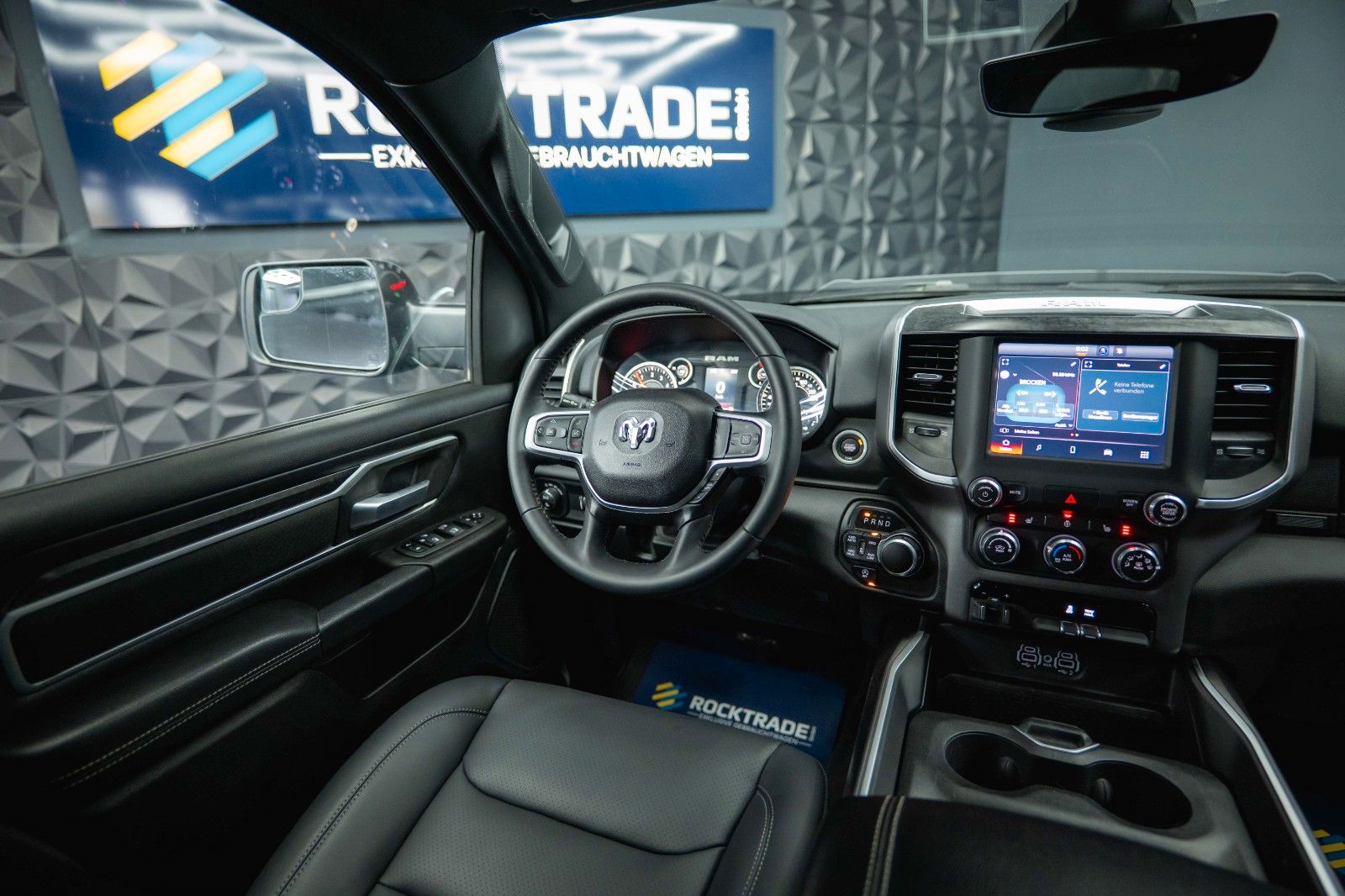 Fahrzeugabbildung Dodge RAM 5.7 V8 HEMI 4x4 OFFROAD Night-Paket *LED*19%