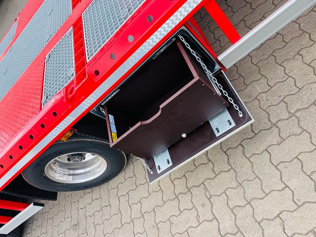 Fahrzeugabbildung Andere Wiese Stufensattel Tieflader mit Kran Fassi F545