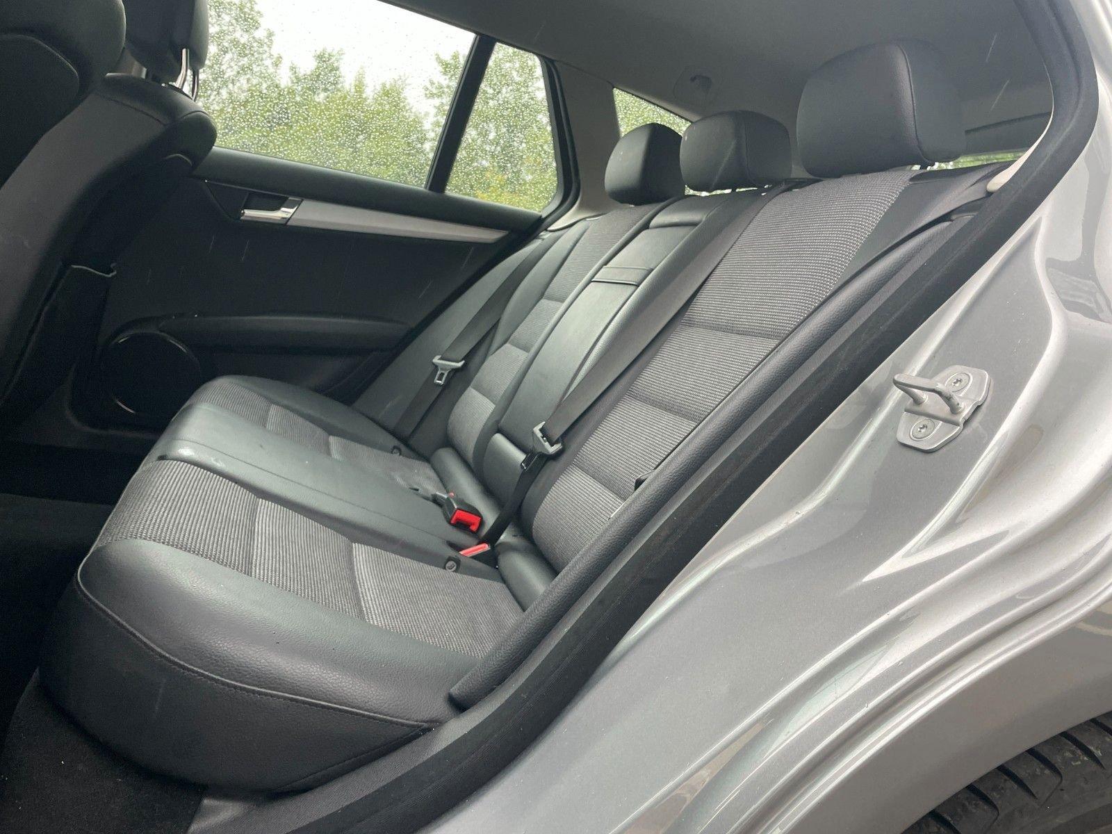 Mercedes-Benz C220 2011 — photo 10