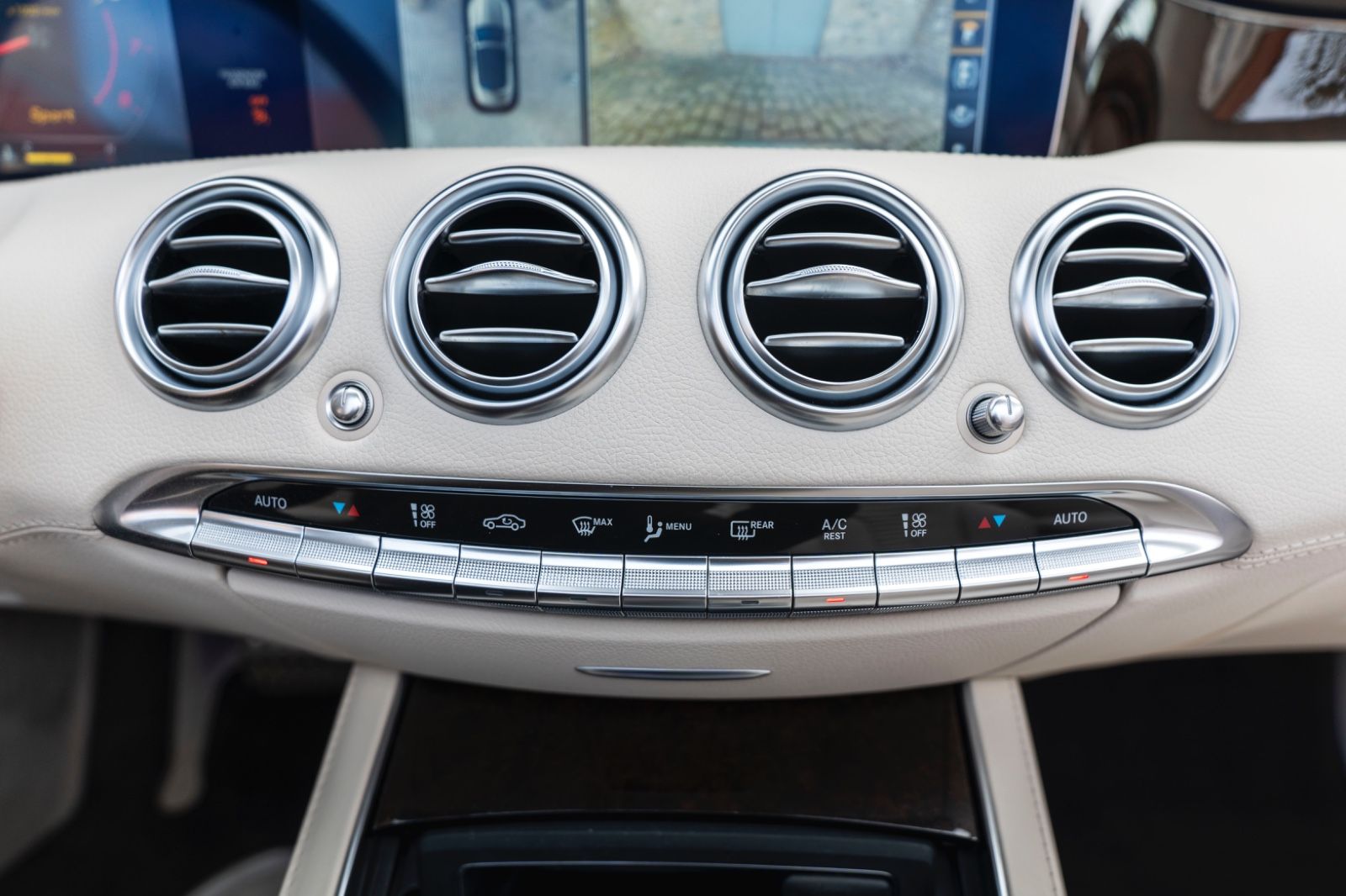 Fahrzeugabbildung Mercedes-Benz S 560 Cabriolet Burmester 360° LED ACC Massage