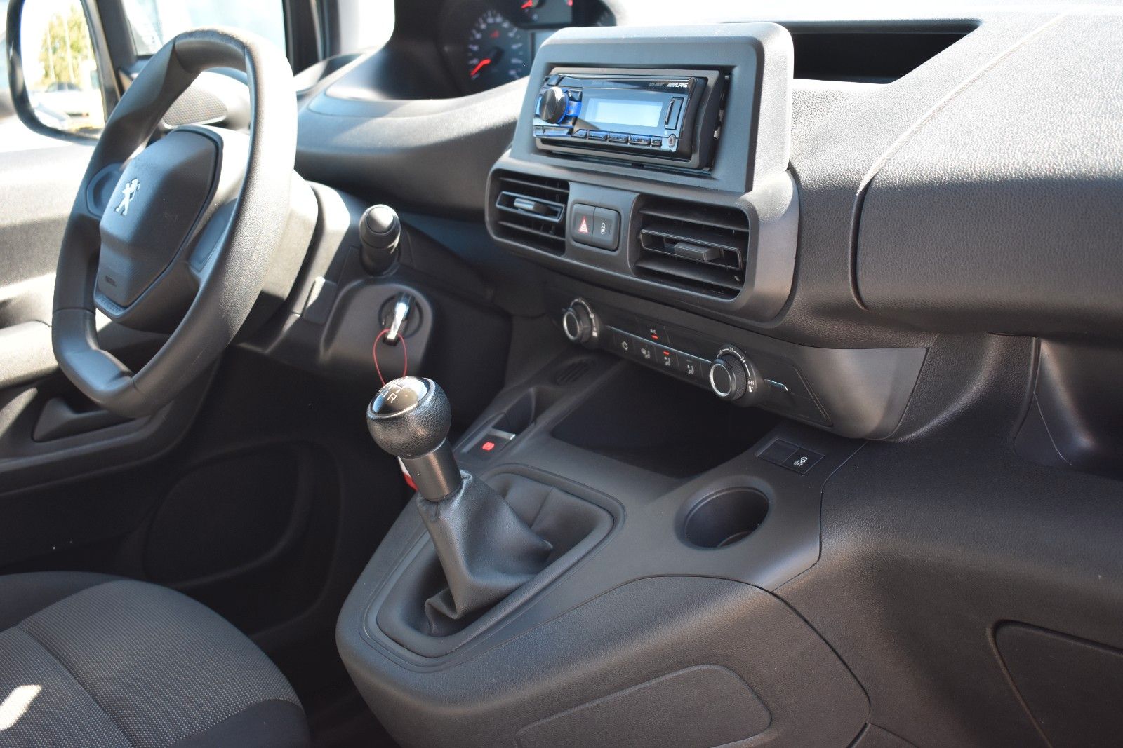 Fahrzeugabbildung Peugeot Partner Pro L2 /PDC/Schiebetür/Anhänger/Klima