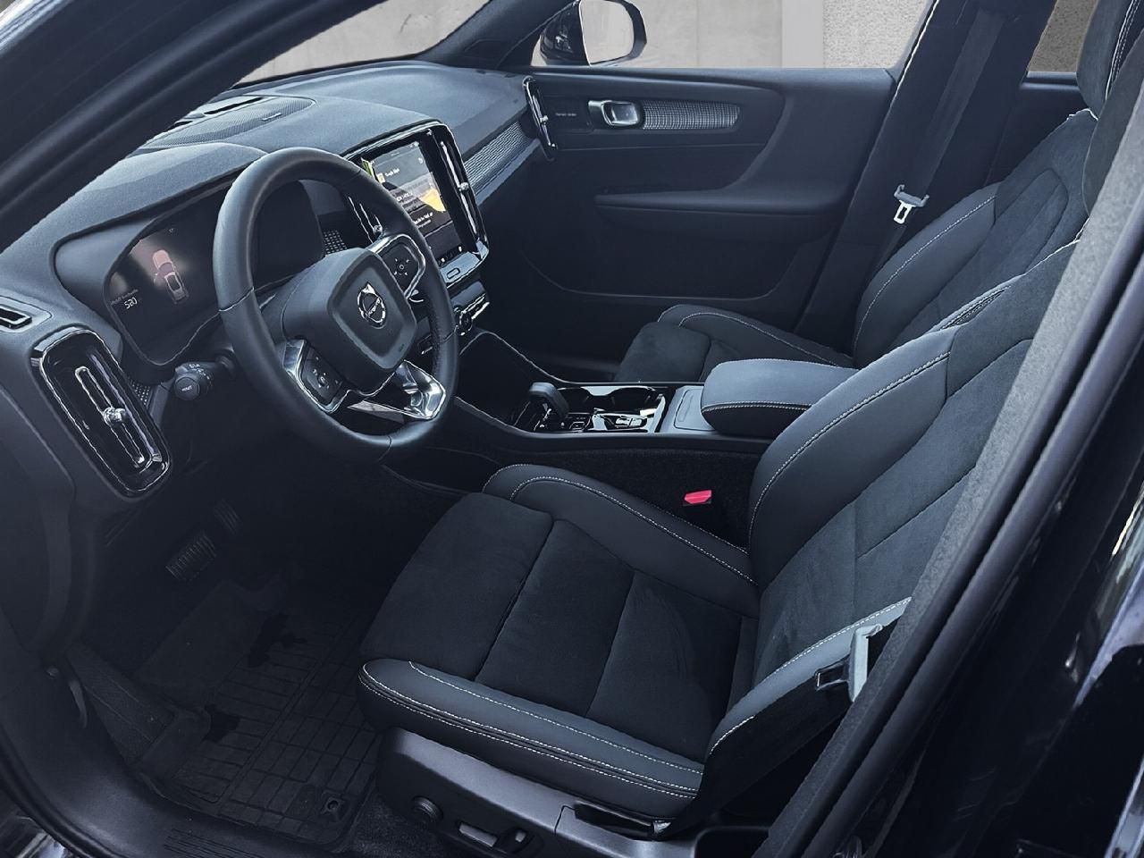 Fahrzeugabbildung Volvo XC40 B4B Ultra Black Edition 2WD
