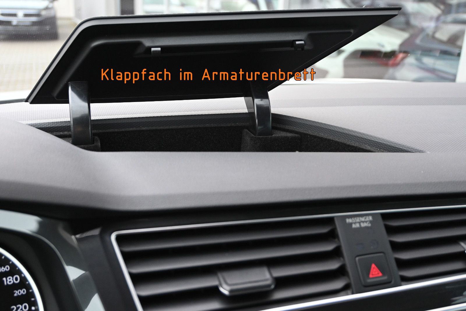 Fahrzeugabbildung Volkswagen Tiguan 2.0 TDI DSG 4MOT Life °ACC°AHK°HUD°STHZ°