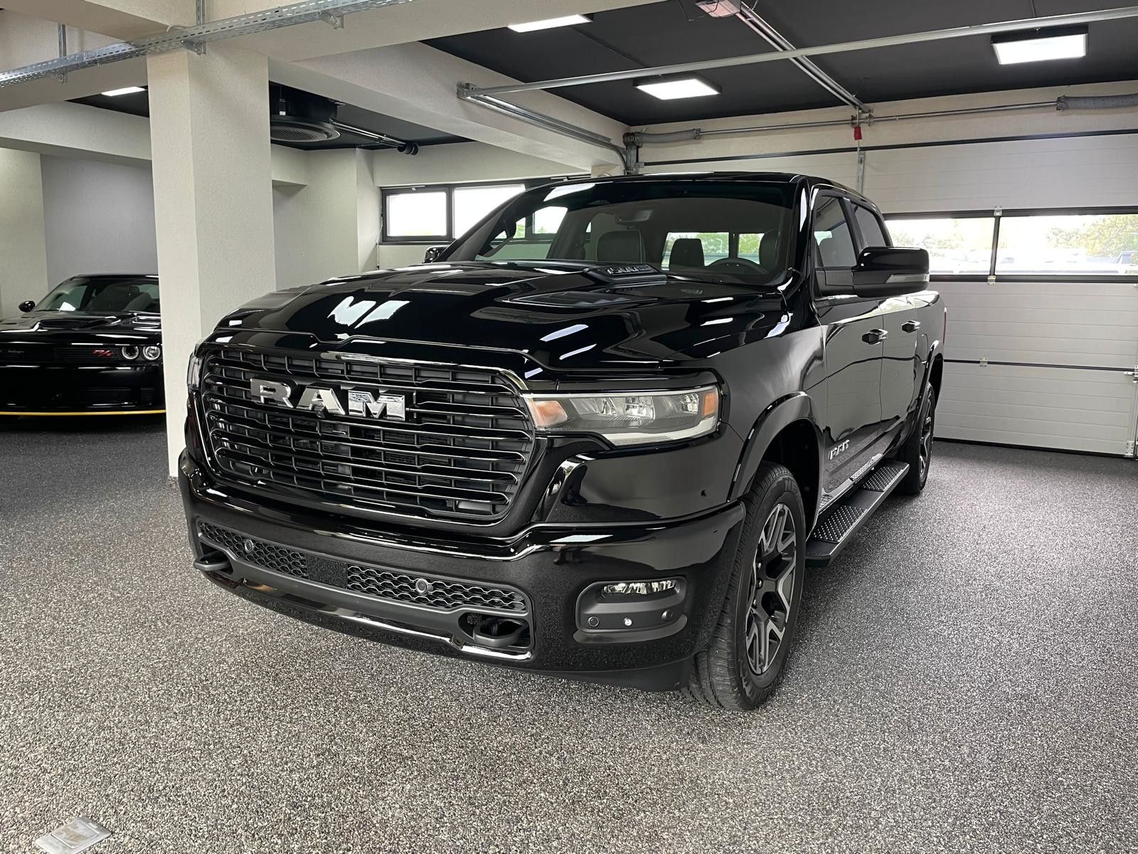 Fahrzeugabbildung Dodge 2025 LARAMIE SPORT 3.0L HURRICANE-BAK REV.-VFW