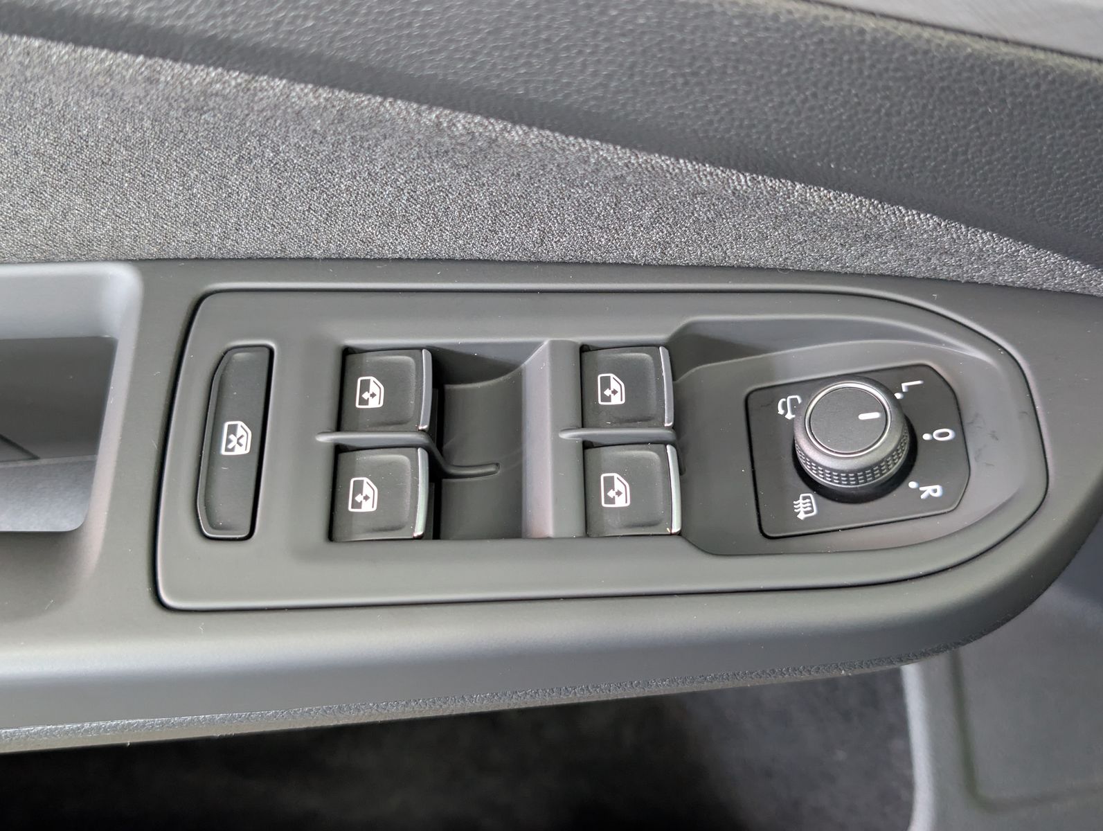 Fahrzeugabbildung Volkswagen Golf 1.5 TSI Life ACC LED SHZ VIRT AMBI APP BHL