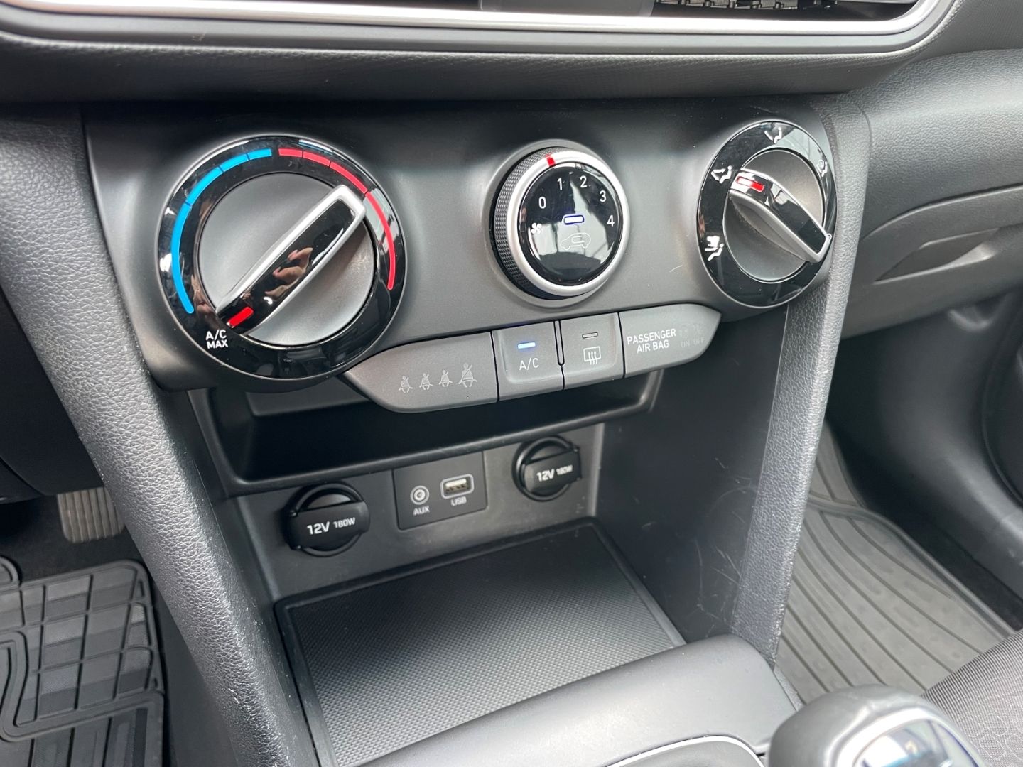 Fahrzeugabbildung Hyundai KONA Trend Klima Kamera Spurhalteass Tempomat