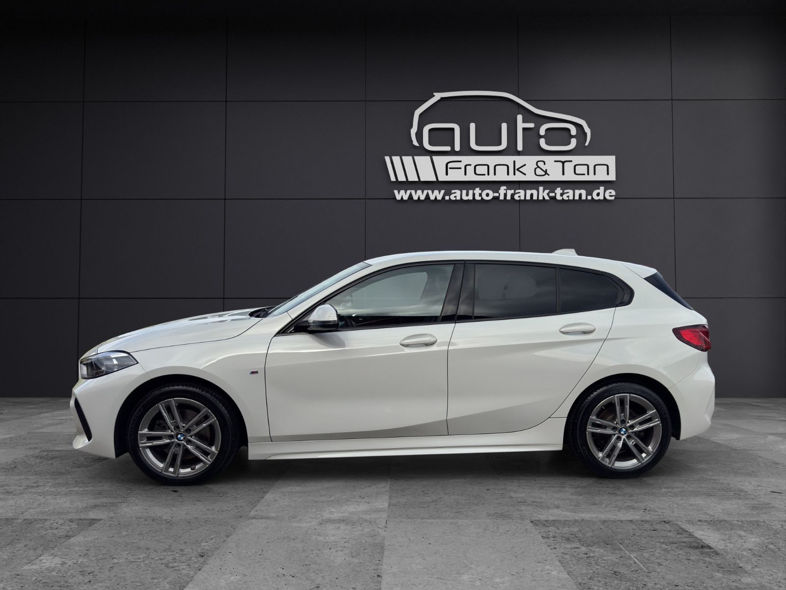 Fahrzeugabbildung BMW 118 i M Sport/Tempo/Navi/Ambiente/Apple CarPlay