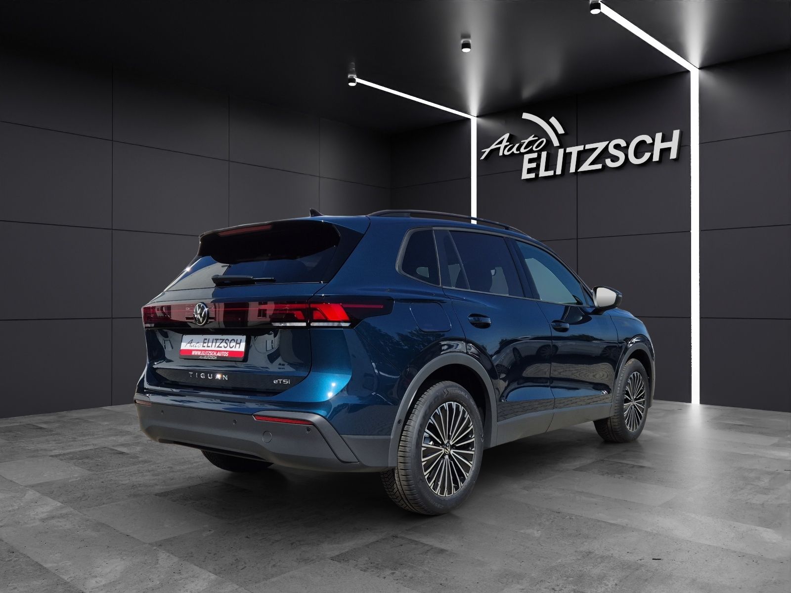 Fahrzeugabbildung Volkswagen Tiguan eTSI Life DSG LED AHK Navi AID ACC RFK SH