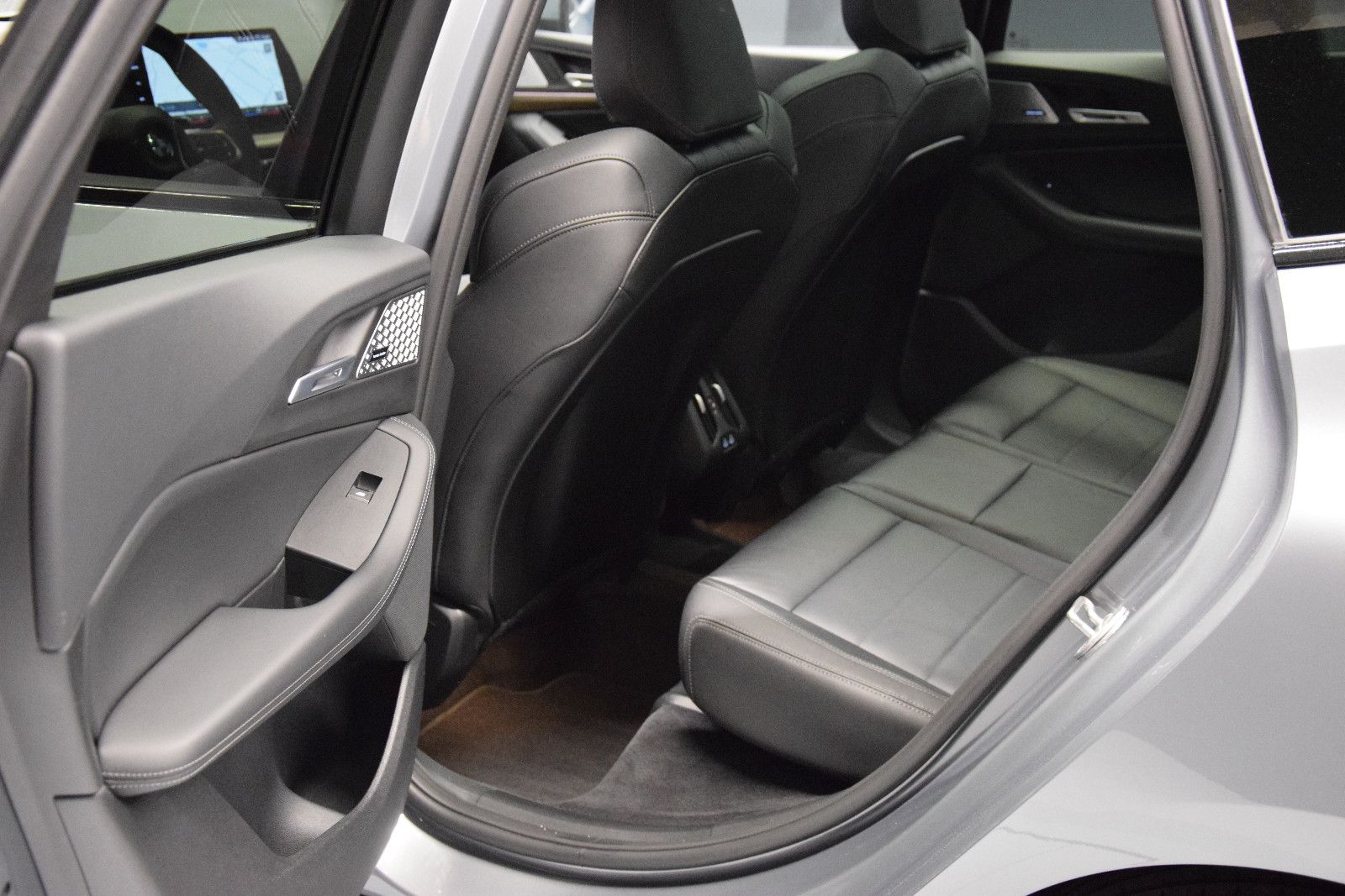 Fahrzeugabbildung BMW 218 i M Sport Active Tourer Pano Memory H K ACC