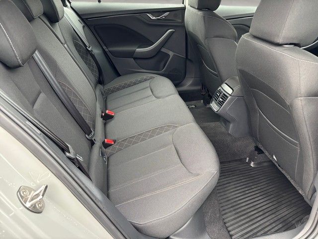 Fahrzeugabbildung SKODA Scala 1.5TSI DSG Selection +NAVI+RFK+SHZ+PDC+LED
