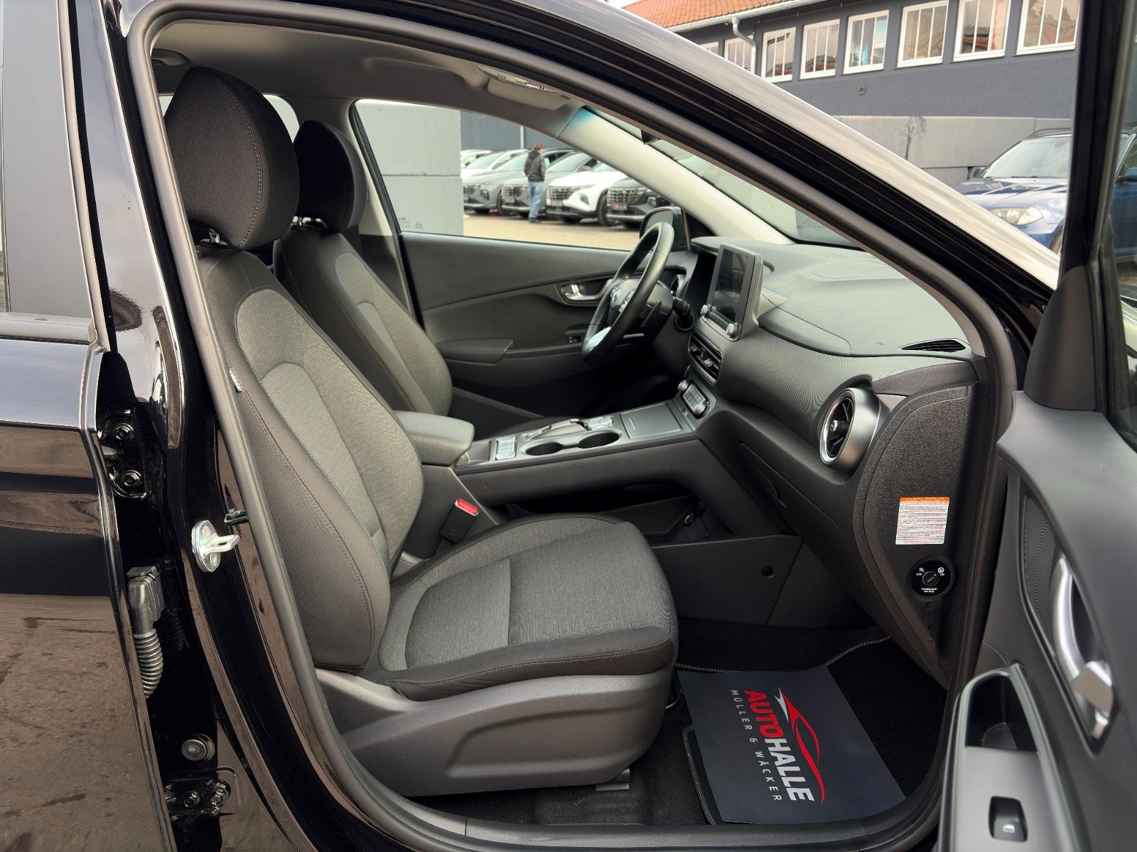 Fahrzeugabbildung Hyundai KONA E Select ACC LHZ SHZ LKAS PDC Kam CarPlay