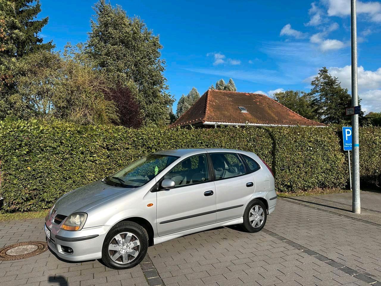 Nissan Almera Tino