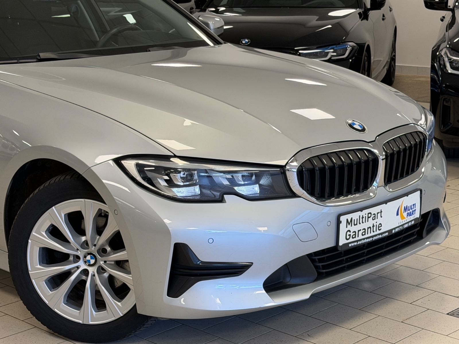 BMW 318d Advantage/Aut/Navi/KeyLess/HUD/Park&DrivAss foto 4